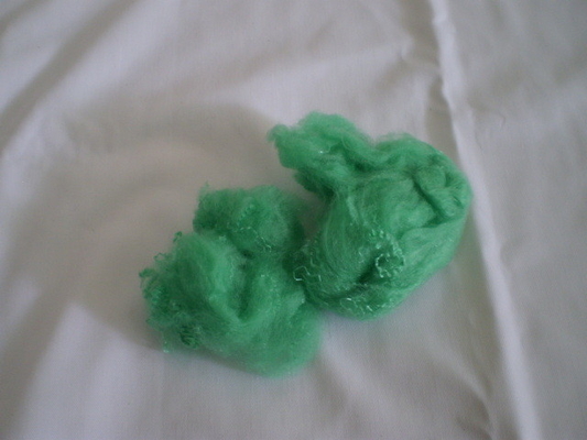 32MM - 102MM Red Virgin Polyester Staple Fiber For Non-Woven Fabric